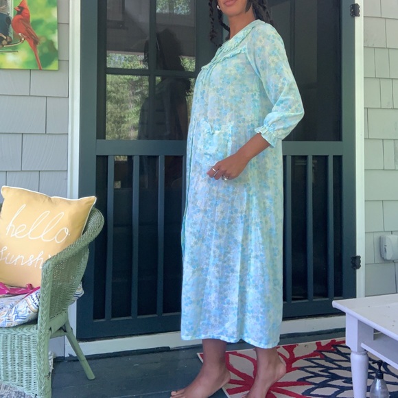 Vintage Nightgown - Picture 5 of 6